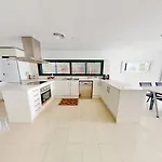 Lili Villa *