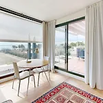 Lili Villa *