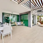 Lili Villa