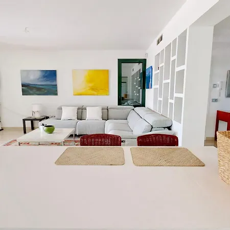 Lili Villa L'Ampolla